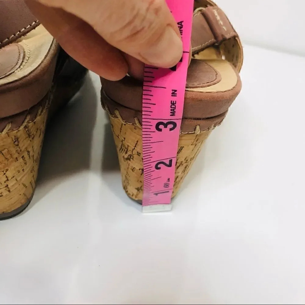 Earth Aries Brown Leather Wedge Comfort Sandals Lasercut 9.5 B